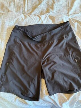 Patagonia women’s mountain bike short. Size L.